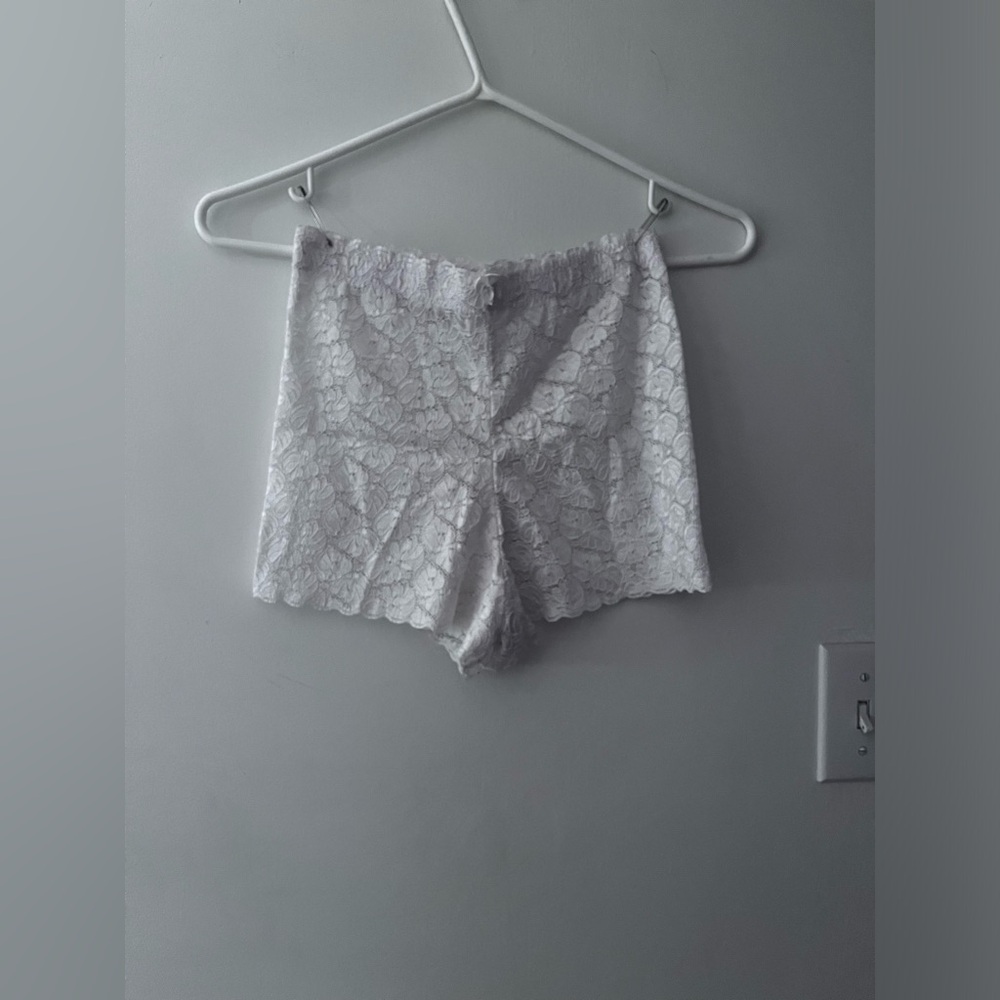 1 coquette white short